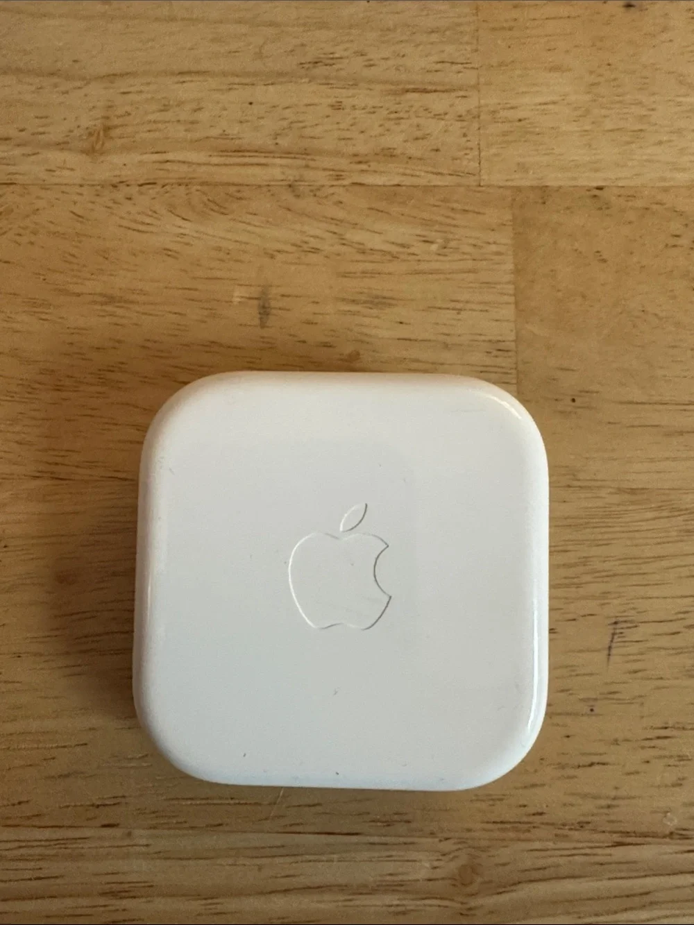 White Apple Wired Earbuds with Inline Remote